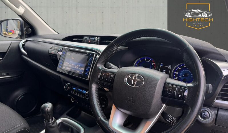 
								Toyota Hilux 2.4 D-4D Invincible 4WD Euro 6 (s/s) 4dr (TSS) full									