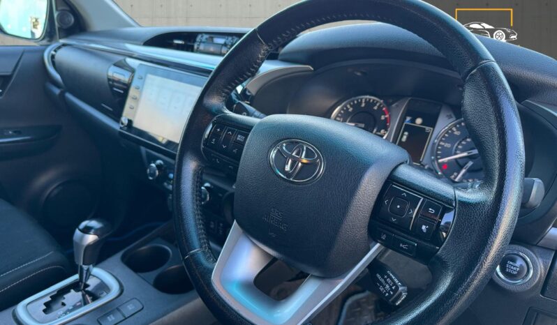 
								Toyota Hilux 2.8 D-4D Invincible Auto 4WD Euro 6 (s/s) 4dr full									
