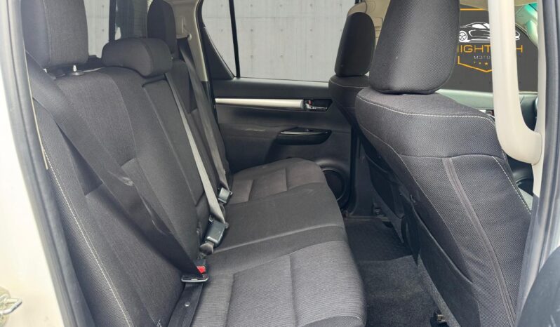 
								Toyota Hilux 2.4 D-4D Invincible 4WD Euro 6 (s/s) 4dr (TSS) full									