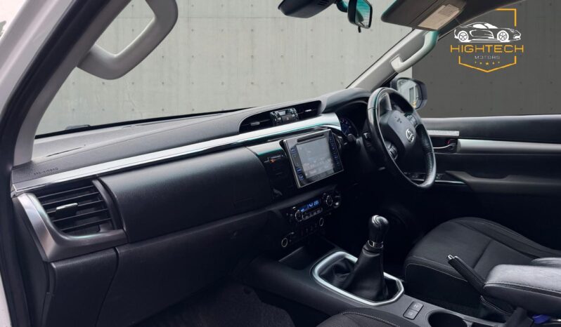 
								Toyota Hilux 2.4 D-4D Invincible 4WD Euro 6 (s/s) 4dr (TSS) full									