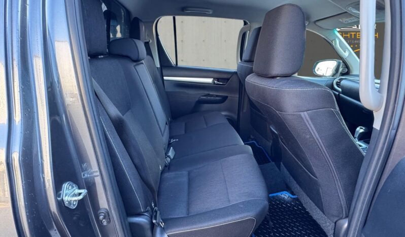 
								Toyota Hilux 2.8 D-4D Invincible Auto 4WD Euro 6 (s/s) 4dr full									