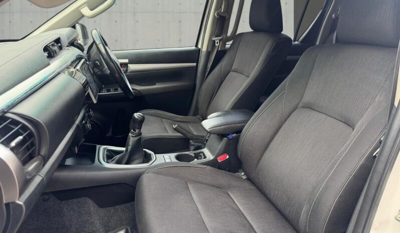 
								Toyota Hilux 2.4 D-4D Invincible 4WD Euro 6 (s/s) 4dr (TSS) full									