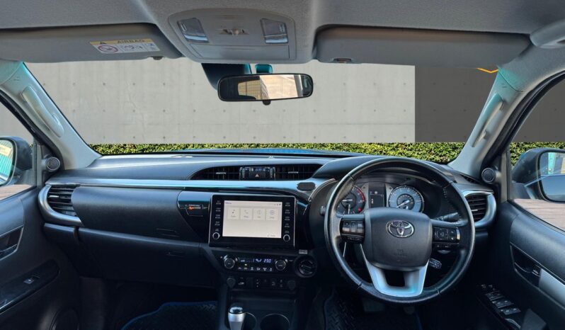 
								Toyota Hilux 2.8 D-4D Invincible Auto 4WD Euro 6 (s/s) 4dr full									