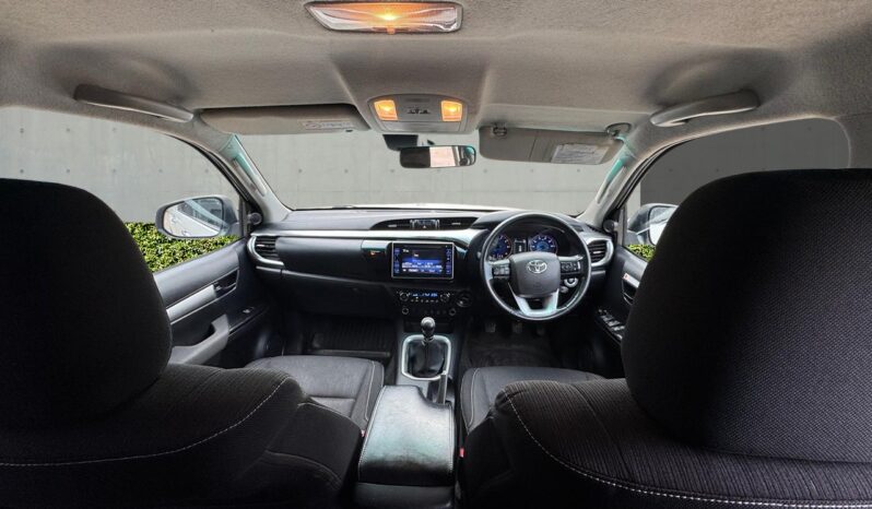 
								Toyota Hilux 2.4 D-4D Invincible 4WD Euro 6 (s/s) 4dr (TSS) full									