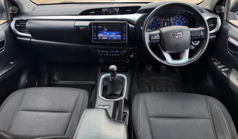 
								Toyota Hilux 2.4 D-4D Invincible 4WD Euro 6 (s/s) 4dr (TSS) full									