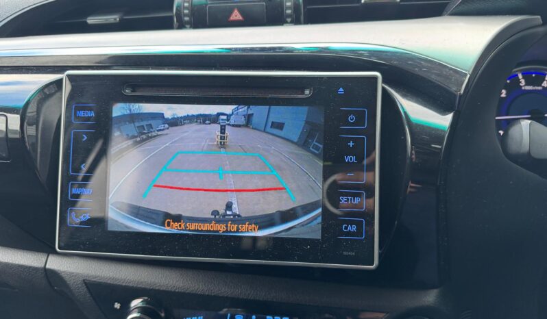 
								Toyota Hilux 2.4 D-4D Invincible 4WD Euro 6 (s/s) 4dr (TSS) full									