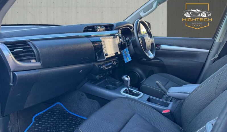 
								Toyota Hilux 2.8 D-4D Invincible Auto 4WD Euro 6 (s/s) 4dr full									