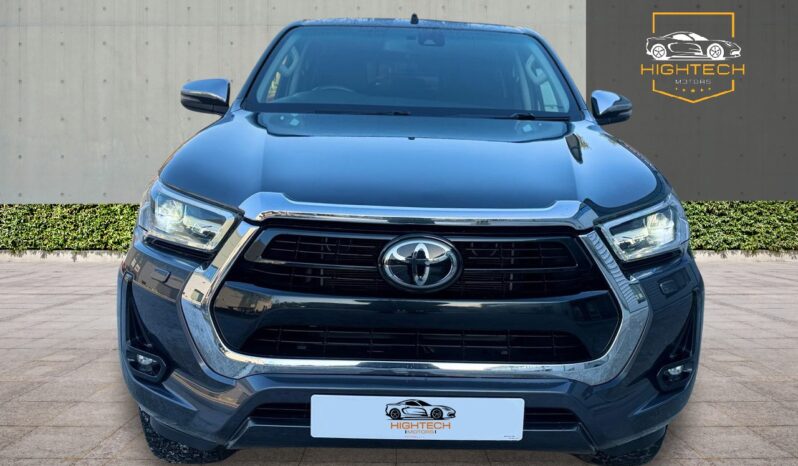 
								Toyota Hilux 2.8 D-4D Invincible Auto 4WD Euro 6 (s/s) 4dr full									