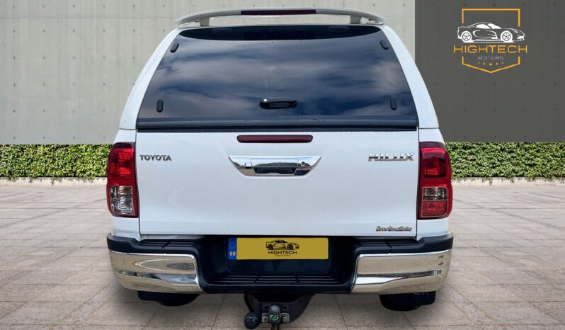 
								Toyota Hilux 2.4 D-4D Invincible 4WD Euro 6 (s/s) 4dr (TSS) full									