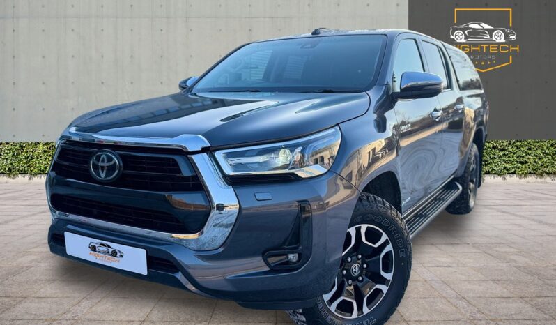 
								Toyota Hilux 2.8 D-4D Invincible Auto 4WD Euro 6 (s/s) 4dr full									