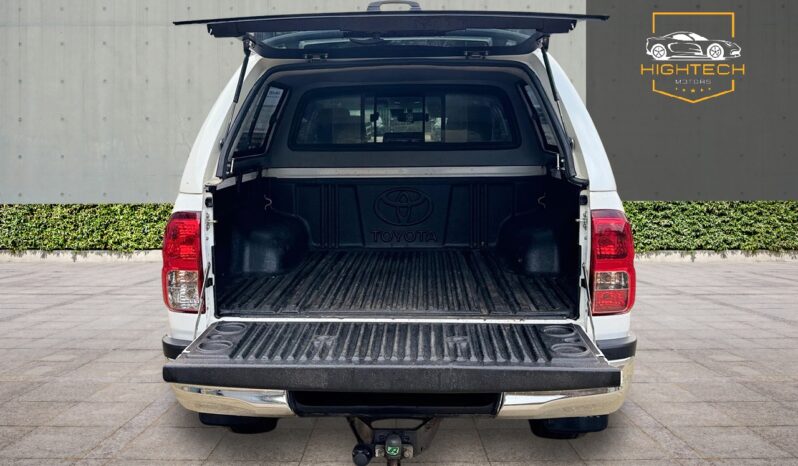 
								Toyota Hilux 2.4 D-4D Invincible 4WD Euro 6 (s/s) 4dr (TSS) full									