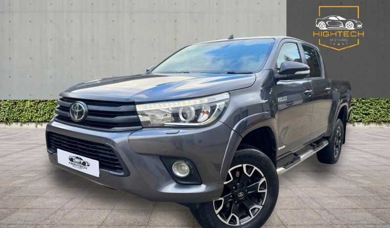
								Toyota Hilux 2.4 D-4D Invincible X 4WD Euro 6 4dr (TSS) full									