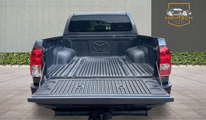 
								Toyota Hilux 2.4 D-4D Invincible X 4WD Euro 6 4dr (TSS) full									