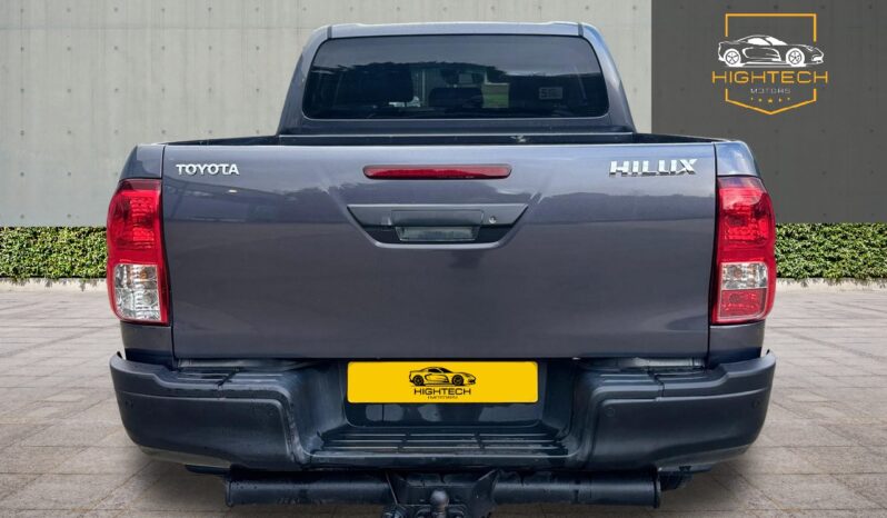 
								Toyota Hilux 2.4 D-4D Invincible X 4WD Euro 6 4dr (TSS) full									