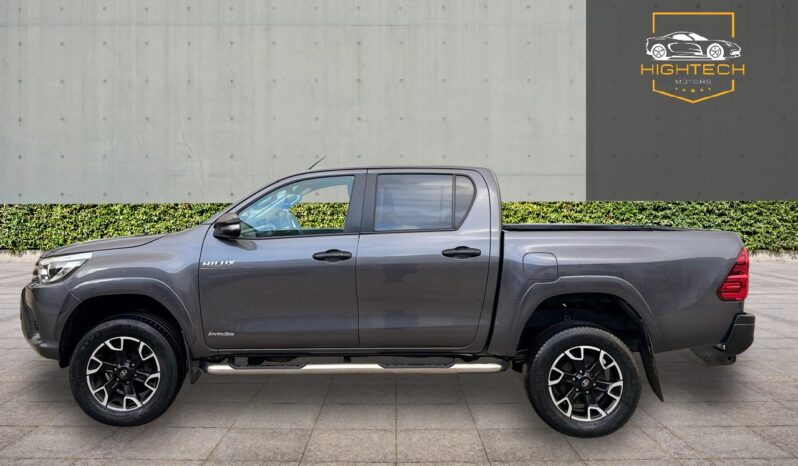 
								Toyota Hilux 2.4 D-4D Invincible X 4WD Euro 6 4dr (TSS) full									