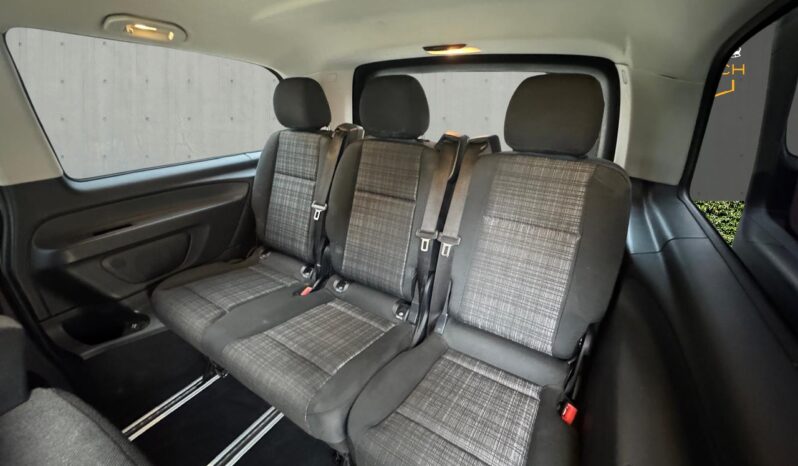 
								Mercedes-Benz Vito 2.1 119 CDI BlueTEC SELECT Tourer G-Tronic+ RWD L2 Euro 6 (s/s) 5dr (LWB) full									