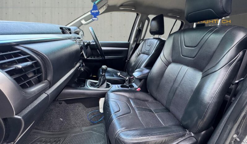 
								Toyota Hilux 2.4 D-4D Invincible X 4WD Euro 6 4dr (TSS) full									