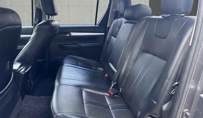 
								Toyota Hilux 2.4 D-4D Invincible X 4WD Euro 6 4dr (TSS) full									