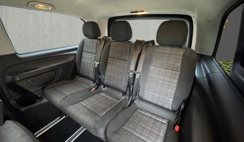 
								Mercedes-Benz Vito 2.1 119 CDI BlueTEC SELECT Tourer G-Tronic+ RWD L2 Euro 6 (s/s) 5dr (LWB) full									