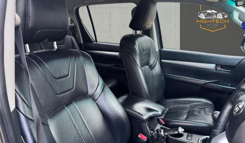 
								Toyota Hilux 2.4 D-4D Invincible X 4WD Euro 6 4dr (TSS) full									