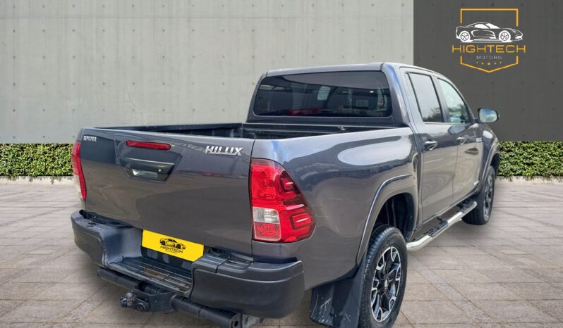 
								Toyota Hilux 2.4 D-4D Invincible X 4WD Euro 6 4dr (TSS) full									