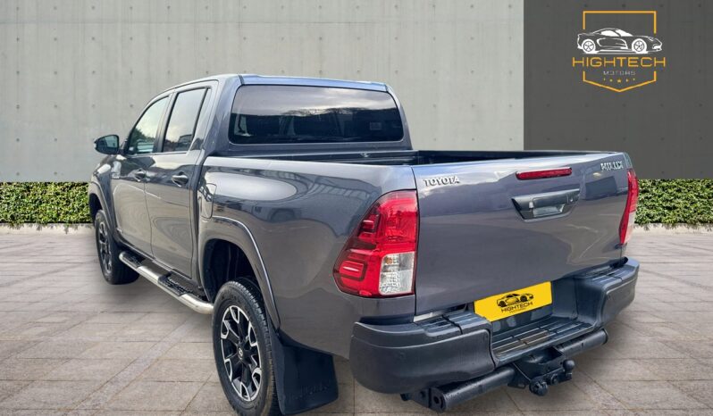 
								Toyota Hilux 2.4 D-4D Invincible X 4WD Euro 6 4dr (TSS) full									