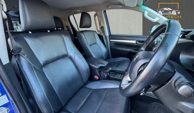 
								Toyota Hilux 2.4 D-4D Invincible X 4WD Euro 6 (s/s) 4dr (TSS, 3.5t) full									