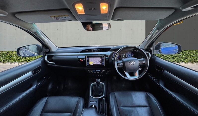 
								Toyota Hilux 2.4 D-4D Invincible X 4WD Euro 6 (s/s) 4dr (TSS, 3.5t) full									