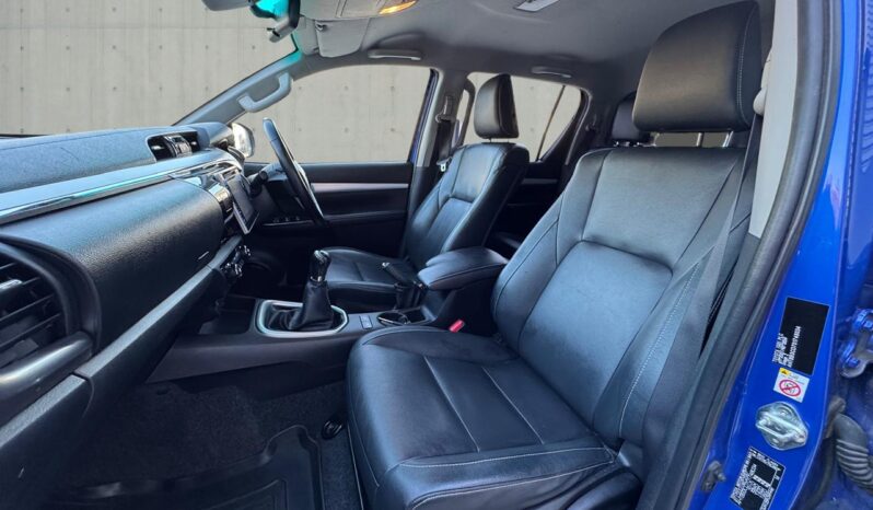 
								Toyota Hilux 2.4 D-4D Invincible X 4WD Euro 6 (s/s) 4dr (TSS, 3.5t) full									