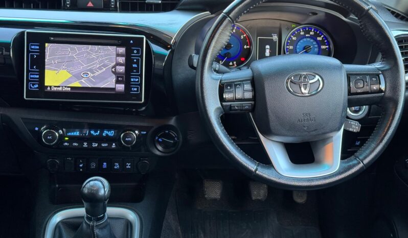 
								Toyota Hilux 2.4 D-4D Invincible X 4WD Euro 6 (s/s) 4dr (TSS, 3.5t) full									