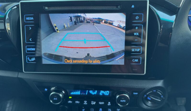 
								Toyota Hilux 2.4 D-4D Invincible X 4WD Euro 6 (s/s) 4dr (TSS, 3.5t) full									