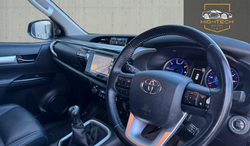 
								Toyota Hilux 2.4 D-4D Invincible X 4WD Euro 6 (s/s) 4dr (TSS, 3.5t) full									