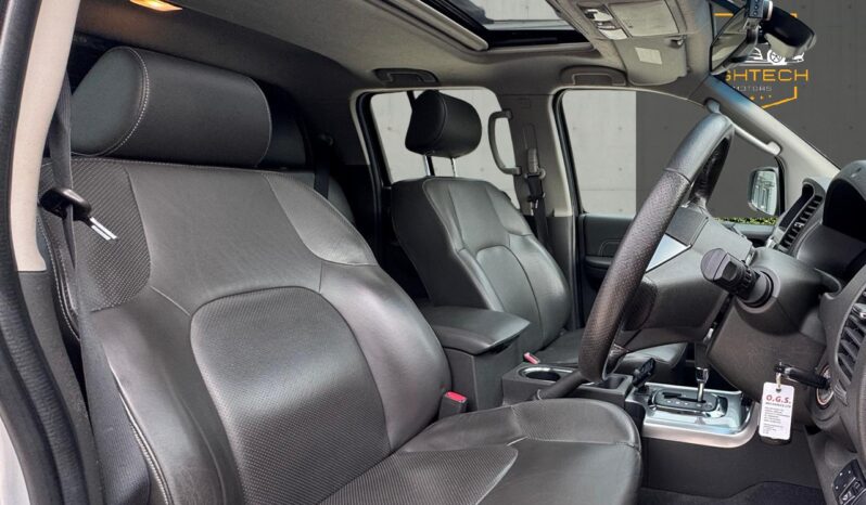 
								Nissan Navara 3.0 dCi V6 Outlaw Auto 4WD Euro 4 4dr full									