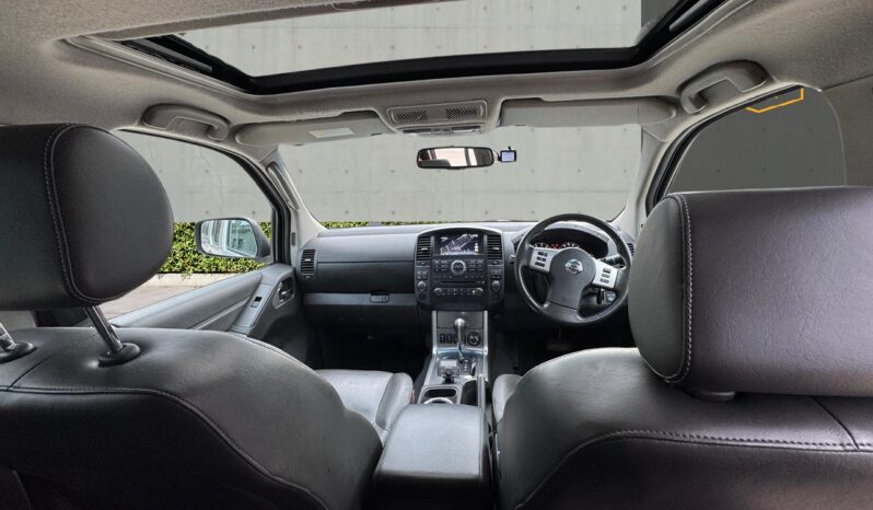 
								Nissan Navara 3.0 dCi V6 Outlaw Auto 4WD Euro 4 4dr full									