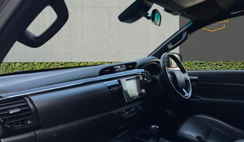 
								Toyota Hilux 2.4 D-4D Invincible X Auto 4WD Euro 6 4dr (TSS, 3.5t) full									