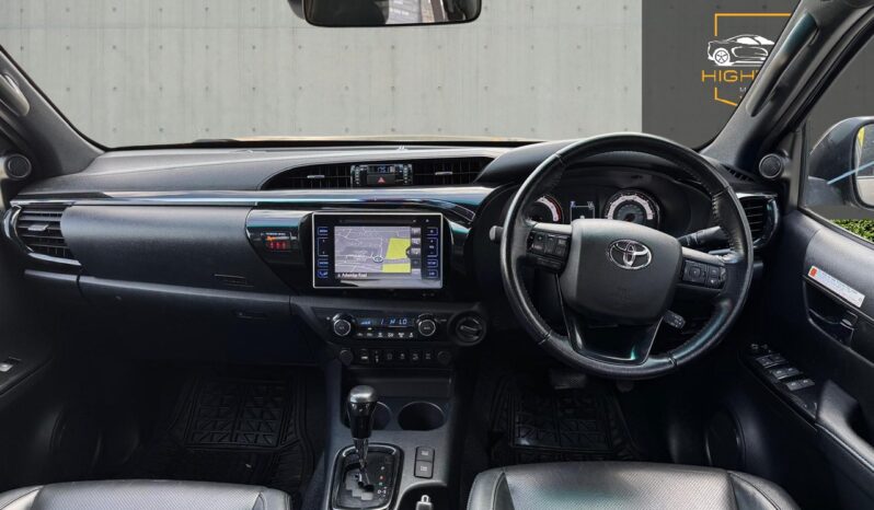 
								Toyota Hilux 2.4 D-4D Invincible X Auto 4WD Euro 6 4dr (TSS, 3.5t) full									