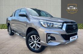 Toyota Hilux 2.4 D-4D Invincible X Auto 4WD Euro 6 4dr (TSS, 3.5t)