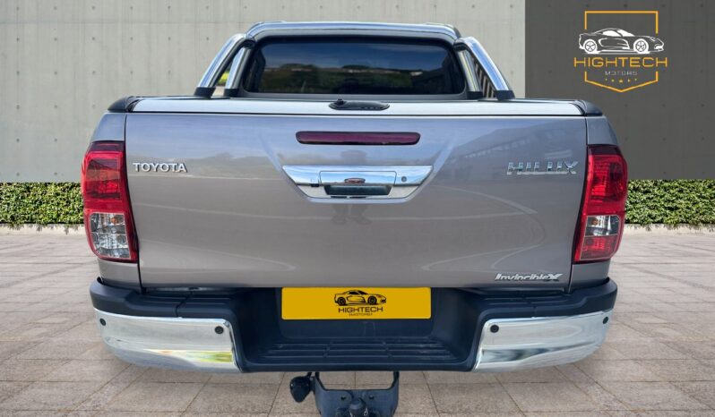 
								Toyota Hilux 2.4 D-4D Invincible X Auto 4WD Euro 6 4dr (TSS, 3.5t) full									