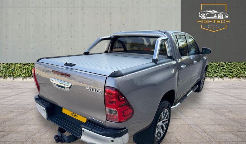 
								Toyota Hilux 2.4 D-4D Invincible X Auto 4WD Euro 6 4dr (TSS, 3.5t) full									