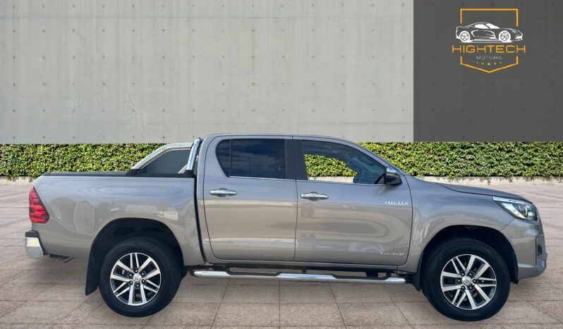 
								Toyota Hilux 2.4 D-4D Invincible X Auto 4WD Euro 6 4dr (TSS, 3.5t) full									