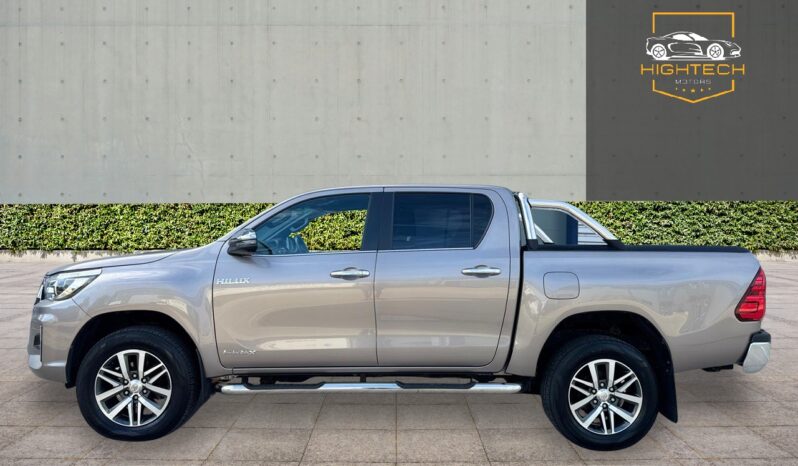 
								Toyota Hilux 2.4 D-4D Invincible X Auto 4WD Euro 6 4dr (TSS, 3.5t) full									